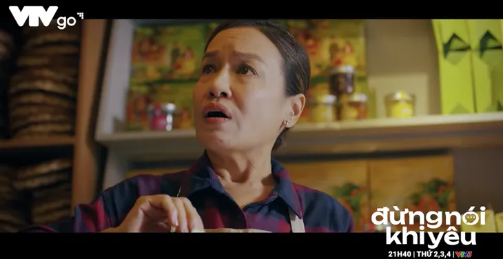 Đừng nói khi yêu - Tập 8: Gặp Quy (Mạnh Trường), bà Phượng như bắt được vàng - Ảnh 2. Đừng nói khi yêu - Tập 8: Gặp Quy (Mạnh Trường), bà Phượng như bắt được vàng - Ảnh 2.