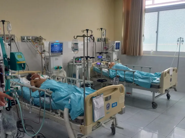 Tập trung cứu chữa nạn nhân vụ tai nạn nghiêm trọng ở Quảng Nam - Ảnh 2. Tập trung cứu chữa nạn nhân vụ tai nạn nghiêm trọng ở Quảng Nam - Ảnh 2.