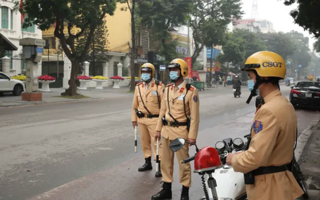CSGT tuần tra trên đường để kiểm tra nồng độ cồn lưu động - Ảnh 1. CSGT tuần tra trên đường để kiểm tra nồng độ cồn lưu động - Ảnh 1.