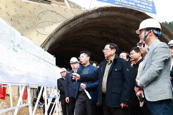 Thủ tướng Chính phủ chỉ đạo không đầu tư cao tốc quy mô hạn chế 2 làn xe - Ảnh 1. Thủ tướng Chính phủ chỉ đạo không đầu tư cao tốc quy mô hạn chế 2 làn xe - Ảnh 1.