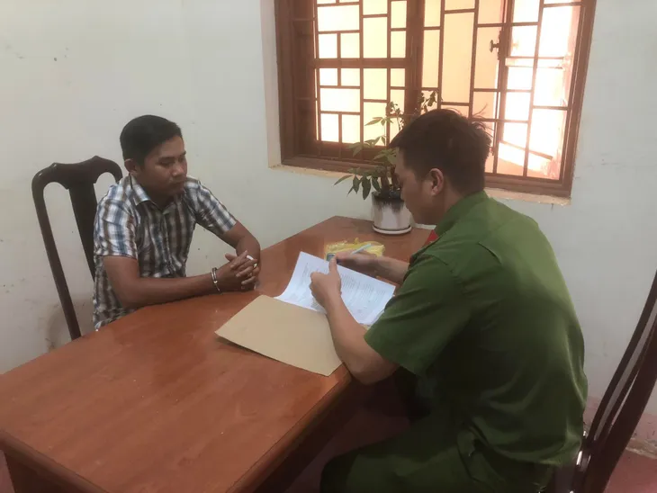 Đắk Nông: Bắt đối tượng mạo danh Công an để lừa đảo chiếm đoạt tài sản - Ảnh 2. Đắk Nông: Bắt đối tượng mạo danh Công an để lừa đảo chiếm đoạt tài sản - Ảnh 2.