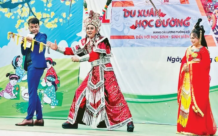 Đưa cải lương, tuồng cổ vào chương trình học - Ảnh 1. Đưa cải lương, tuồng cổ vào chương trình học - Ảnh 1.