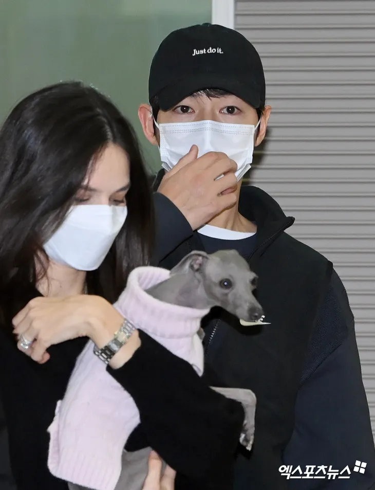Song Joong Ki đưa bà xã cùng đi làm phim tại Hungary - Ảnh 3. Song Joong Ki đưa bà xã cùng đi làm phim tại Hungary - Ảnh 3.