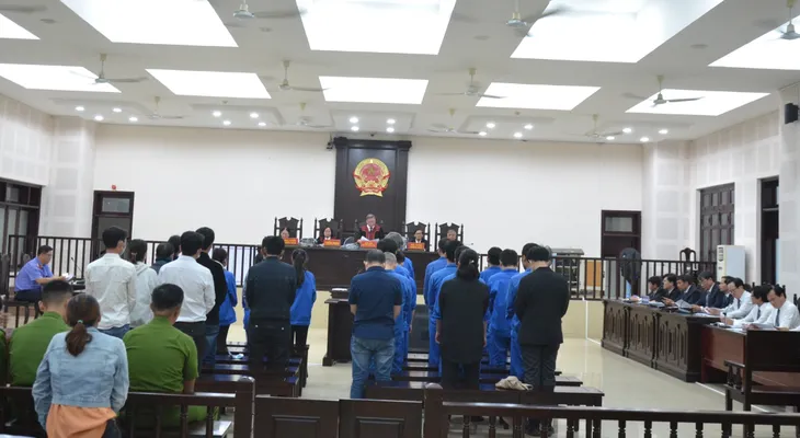 Tuyên án 24 bị cáo tổ chức nhập cảnh trái phép vào Việt Nam dưới “vỏ bọc” chuyên gia - Ảnh 1. Tuyên án 24 bị cáo tổ chức nhập cảnh trái phép vào Việt Nam dưới “vỏ bọc” chuyên gia - Ảnh 1.