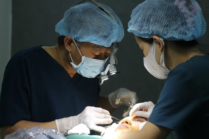 Nhiều phụ nữ trầm cảm sau nhấn mí và cắt mí mắt hỏng - Ảnh 2. Nhiều phụ nữ trầm cảm sau nhấn mí và cắt mí mắt hỏng - Ảnh 2.