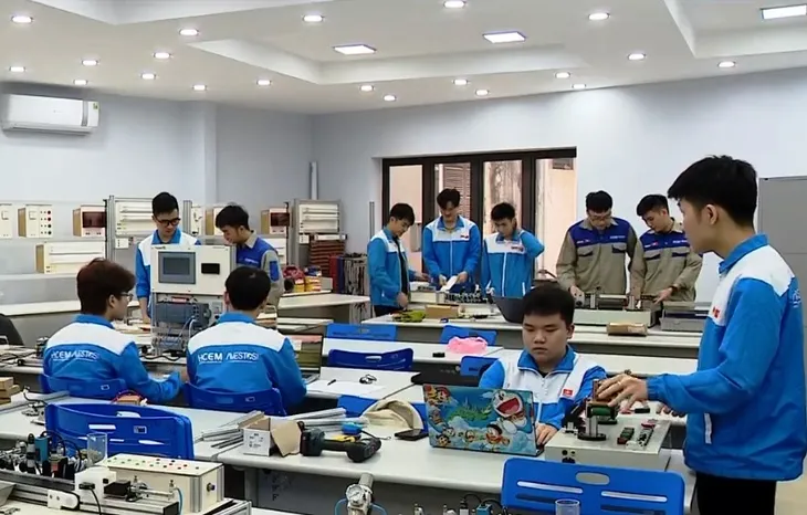 Dạy nghề ngay trong nhà máy - Thay đổi điểm yếu của thị trường lao động - Ảnh 2. Dạy nghề ngay trong nhà máy - Thay đổi điểm yếu của thị trường lao động - Ảnh 2.
