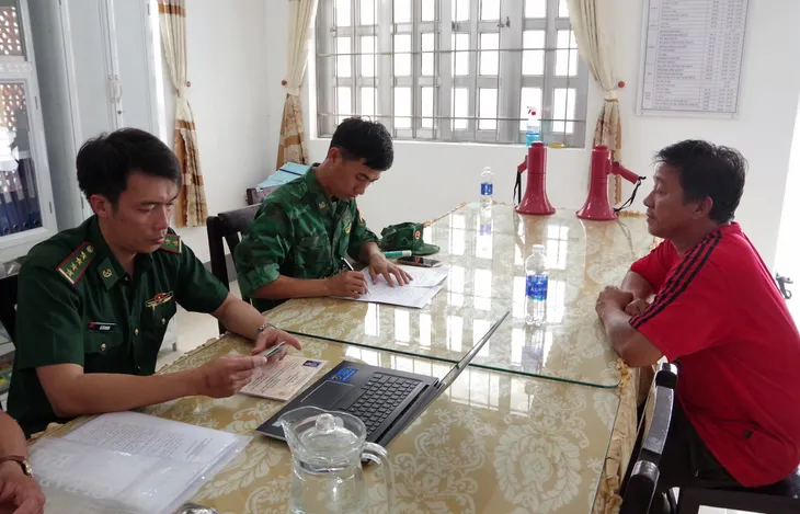 Cà Mau: Phát hiện bắt giữ tàu chở dầu lậu trên biển - Ảnh 2. Cà Mau: Phát hiện bắt giữ tàu chở dầu lậu trên biển - Ảnh 2.