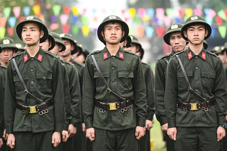 Tân binh Cảnh sát Cơ động vào mùa huấn luyện - Ảnh 3. Tân binh Cảnh sát Cơ động vào mùa huấn luyện - Ảnh 3.