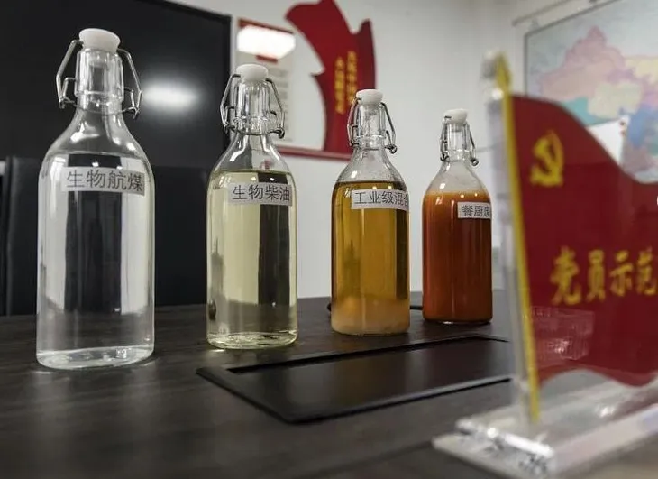 Dầu ăn thừa từ nồi lẩu: Nhiên liệu bền vững giúp hàng không xanh hóa? - Ảnh 2. Dầu ăn thừa từ nồi lẩu: Nhiên liệu bền vững giúp hàng không xanh hóa? - Ảnh 2.