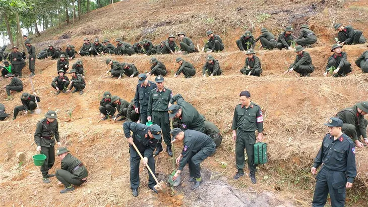 Tân binh Cảnh sát Cơ động vào mùa huấn luyện - Ảnh 5. Tân binh Cảnh sát Cơ động vào mùa huấn luyện - Ảnh 5.