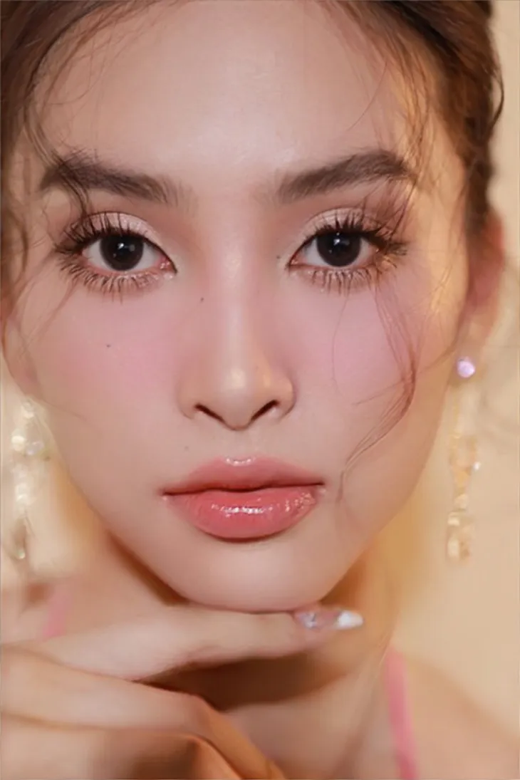 Hoa hậu Tiểu Vy với loạt ảnh xứng danh Mỹ nhân của năm - Ảnh 1. Hoa hậu Tiểu Vy với loạt ảnh xứng danh Mỹ nhân của năm - Ảnh 1.