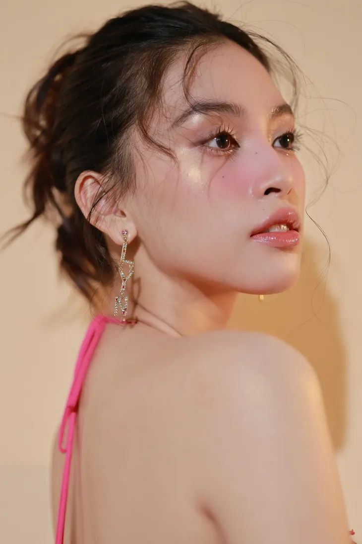 Hoa hậu Tiểu Vy với loạt ảnh xứng danh Mỹ nhân của năm - Ảnh 2. Hoa hậu Tiểu Vy với loạt ảnh xứng danh Mỹ nhân của năm - Ảnh 2.