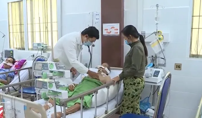 Bệnh nhân đột quỵ đến cấp cứu tăng cao ở ĐBSCL - Ảnh 2. Bệnh nhân đột quỵ đến cấp cứu tăng cao ở ĐBSCL - Ảnh 2.