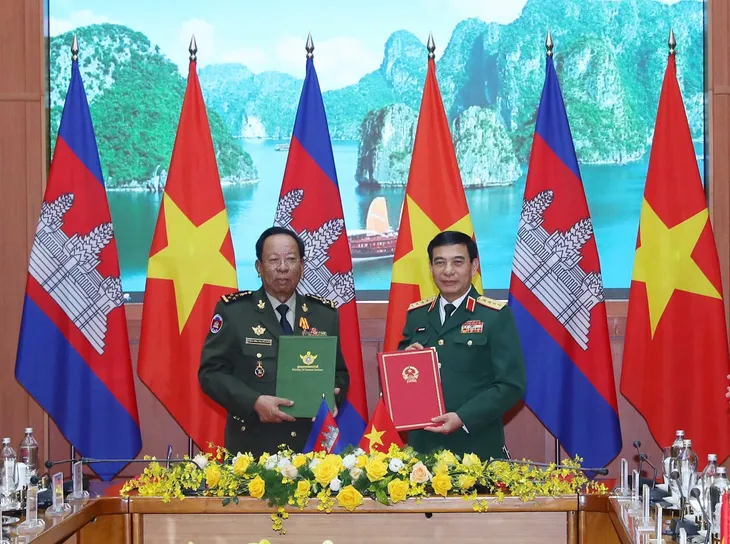 Phó Thủ tướng, Bộ trưởng Bộ Quốc phòng Campuchia thăm chính thức Việt Nam - Ảnh 4. Phó Thủ tướng, Bộ trưởng Bộ Quốc phòng Campuchia thăm chính thức Việt Nam - Ảnh 4.