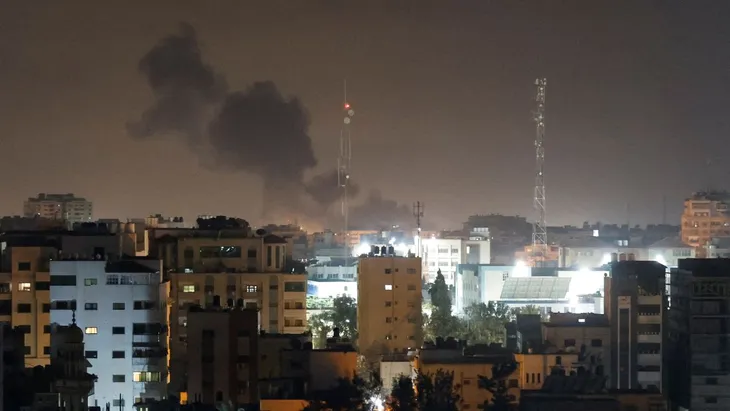 Máy bay của Israel không kích Dải Gaza, chưa có thông tin về thương vong - Ảnh 2. Máy bay của Israel không kích Dải Gaza, chưa có thông tin về thương vong - Ảnh 2.