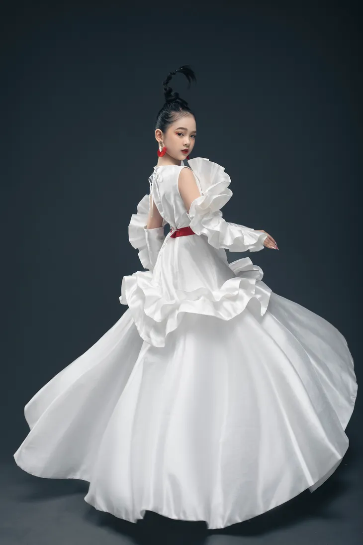 Lộ diện đại diện hình ảnh của Vietnam International Fashion Tour 2023 - Ảnh 2. Lộ diện đại diện hình ảnh của Vietnam International Fashion Tour 2023 - Ảnh 2.
