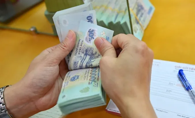Ngân hàng tung khuyến mãi hấp dẫn, hút tiền gửi đầu năm - Ảnh 1.