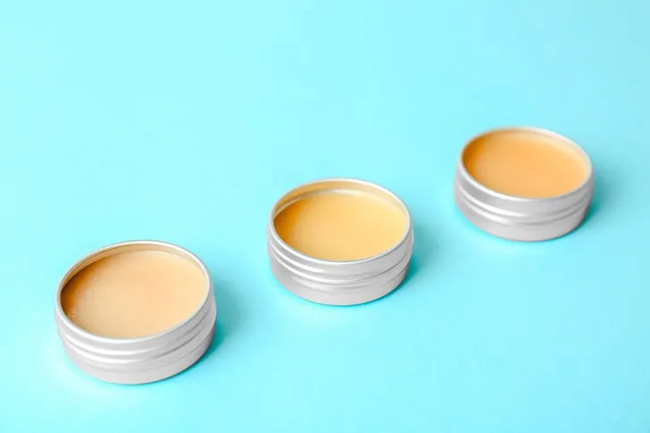 Cải thiện làn môi khô nứt nẻ mà không cần son dưỡng - Ảnh 8. Cải thiện làn môi khô nứt nẻ mà không cần son dưỡng - Ảnh 8.