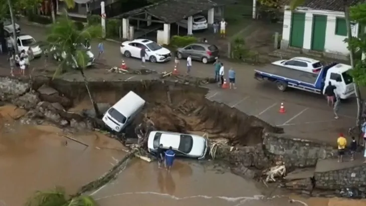 Mưa lớn gây lở đất nghiêm trọng ở Brazil, ít nhất 36 người thiệt mạng - Ảnh 1. Mưa lớn gây lở đất nghiêm trọng ở Brazil, ít nhất 36 người thiệt mạng - Ảnh 1.