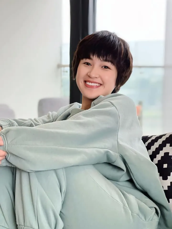 Phim trường tuần qua: Đình Tú - Thùy Anh ôm vai bá cổ, Lan Phương lộ ảnh ăn trưa - Ảnh 12. Phim trường tuần qua: Đình Tú - Thùy Anh ôm vai bá cổ, Lan Phương lộ ảnh ăn trưa - Ảnh 12.