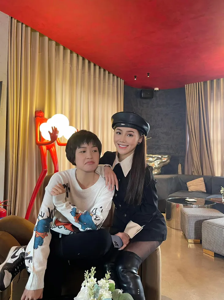 Phim trường tuần qua: Đình Tú - Thùy Anh ôm vai bá cổ, Lan Phương lộ ảnh ăn trưa - Ảnh 15. Phim trường tuần qua: Đình Tú - Thùy Anh ôm vai bá cổ, Lan Phương lộ ảnh ăn trưa - Ảnh 15.