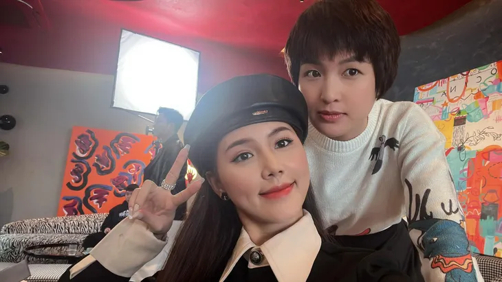 Phim trường tuần qua: Đình Tú - Thùy Anh ôm vai bá cổ, Lan Phương lộ ảnh ăn trưa - Ảnh 16. Phim trường tuần qua: Đình Tú - Thùy Anh ôm vai bá cổ, Lan Phương lộ ảnh ăn trưa - Ảnh 16.