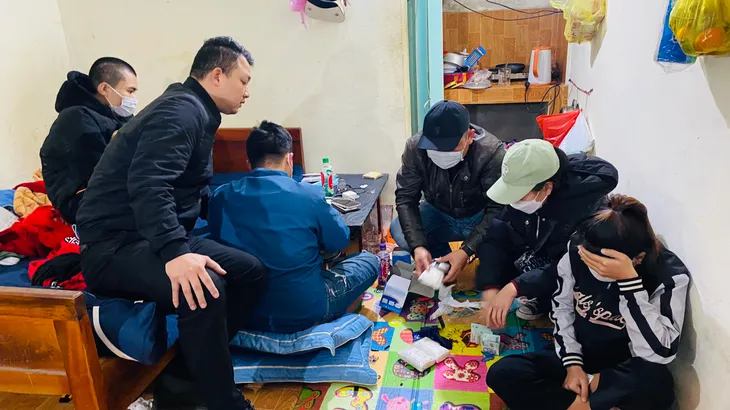 Quảng Bình: Bắt các đối tượng thu giữ gần 6.300 viên ma túy tổng hợp - Ảnh 2. Quảng Bình: Bắt các đối tượng thu giữ gần 6.300 viên ma túy tổng hợp - Ảnh 2.