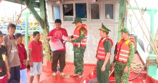 Thủ đoạn buôn lậu dầu trên biển ngày càng tinh vi - Ảnh 1. Thủ đoạn buôn lậu dầu trên biển ngày càng tinh vi - Ảnh 1.