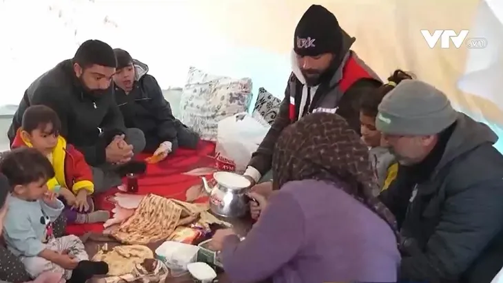 Mặt đất dịch chuyển 6 mét sau động đất tại Thổ Nhĩ Kỳ và Syria - Ảnh 2. Mặt đất dịch chuyển 6 mét sau động đất tại Thổ Nhĩ Kỳ và Syria - Ảnh 2.