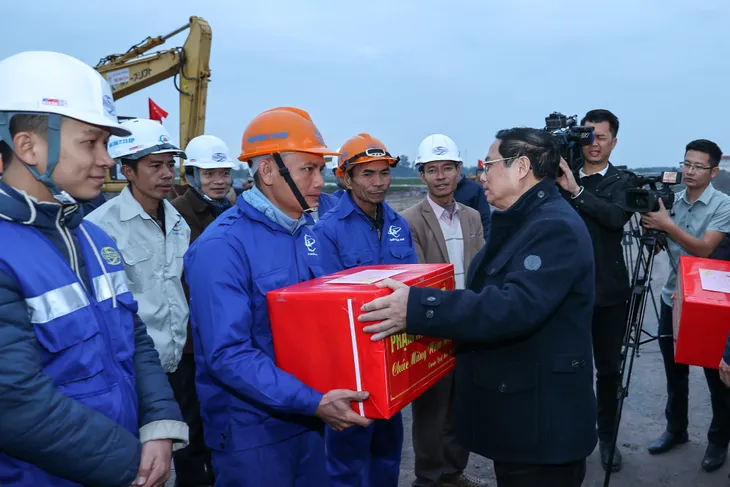 Thủ tướng giao Bộ Nội vụ nghiên cứu hoàn thiện các nội dung cải cách chính sách tiền lương và phụ cấp mới - Ảnh 3. Thủ tướng giao Bộ Nội vụ nghiên cứu hoàn thiện các nội dung cải cách chính sách tiền lương và phụ cấp mới - Ảnh 3.
