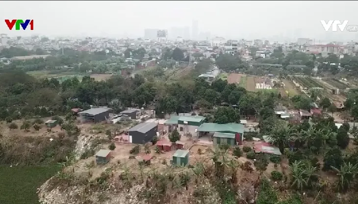 Lấn sông Hồng bằng... phế thải xây dựng - Ảnh 2. Lấn sông Hồng bằng... phế thải xây dựng - Ảnh 2.