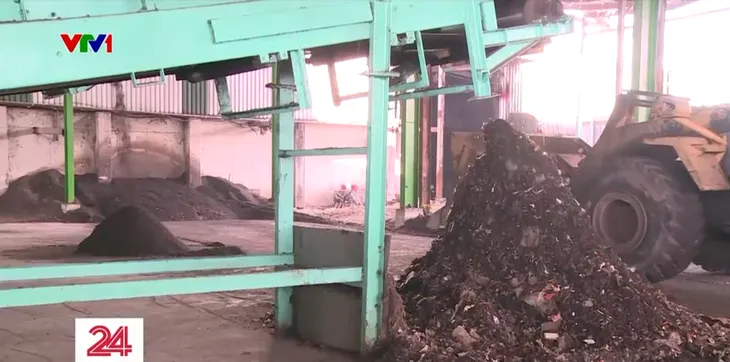 Thiếu nhà máy đốt rác phát điện, TP Hồ Chí Minh vẫn phải chôn lấp hàng nghìn tấn rác - Ảnh 1. Thiếu nhà máy đốt rác phát điện, TP Hồ Chí Minh vẫn phải chôn lấp hàng nghìn tấn rác - Ảnh 1.