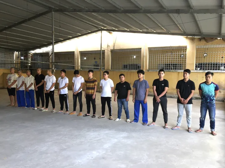 Tạm giữ hình sự 14 thanh thiếu niên gây rối, chống người thi hành công vụ - Ảnh 1. Tạm giữ hình sự 14 thanh thiếu niên gây rối, chống người thi hành công vụ - Ảnh 1.