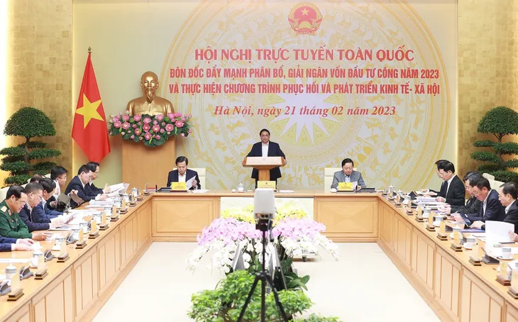 Thủ tướng yêu cầu giải ngân ít nhất 675.000 tỷ đồng vốn đầu tư công năm 2023 - Ảnh 1. Thủ tướng yêu cầu giải ngân ít nhất 675.000 tỷ đồng vốn đầu tư công năm 2023 - Ảnh 1.