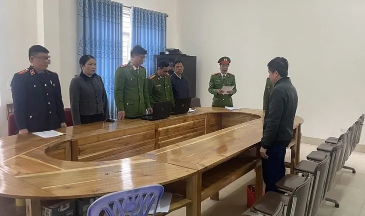 Bắt giam nguyên Hiệu trưởng tham ô tài sản - Ảnh 1. Bắt giam nguyên Hiệu trưởng tham ô tài sản - Ảnh 1.