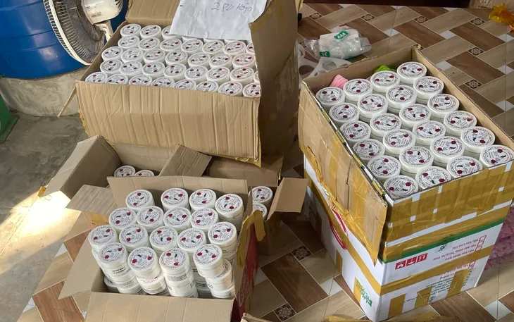 Cà Mau: Tạm giữ gần 5.000 sản phẩm mỹ phẩm không rõ nguồn gốc, xuất xứ - Ảnh 2. Cà Mau: Tạm giữ gần 5.000 sản phẩm mỹ phẩm không rõ nguồn gốc, xuất xứ - Ảnh 2.