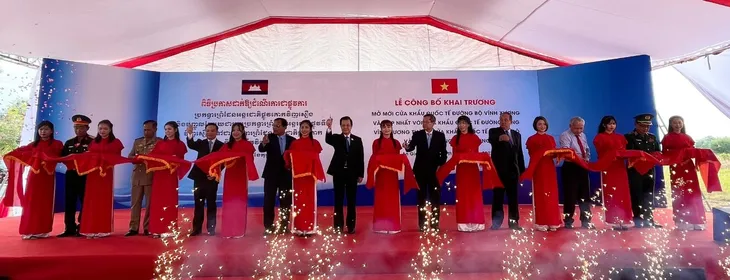 Công bố Cửa khẩu quốc tế Vĩnh Xương - Ảnh 2. Công bố Cửa khẩu quốc tế Vĩnh Xương - Ảnh 2.