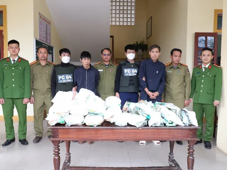 Bắt giữ 2 đối tượng vận chuyển trái phép 31kg ma túy - Ảnh 1. Bắt giữ 2 đối tượng vận chuyển trái phép 31kg ma túy - Ảnh 1.