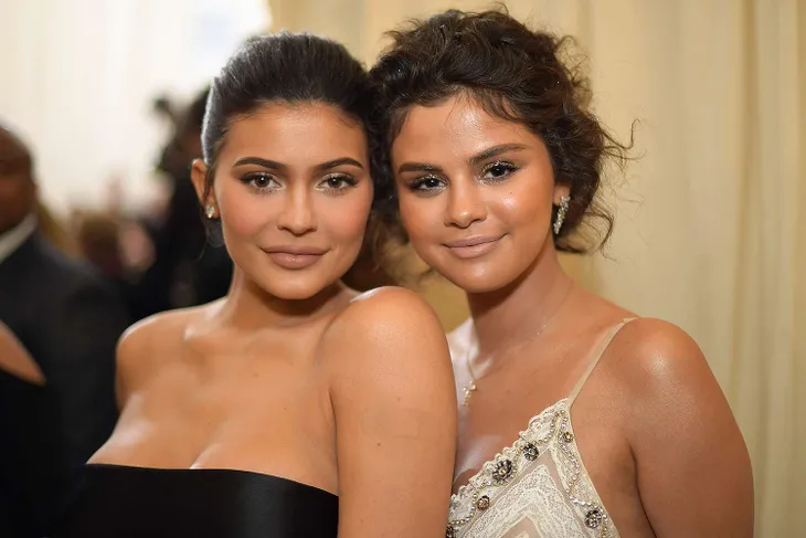 Hậu drama với Kylie Jenner và Hailey Bieber, Selena Gomez tuyên bố tạm nghỉ mạng xã hội - Ảnh 2. Hậu drama với Kylie Jenner và Hailey Bieber, Selena Gomez tuyên bố tạm nghỉ mạng xã hội - Ảnh 2.