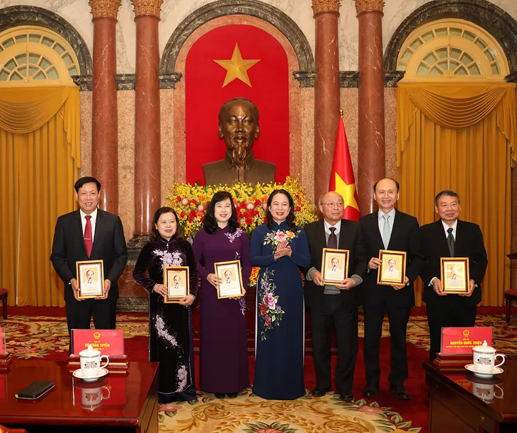 Quyền Chủ tịch nước Võ Thị Ánh Xuân: Ngành Y tế đã vượt qua mọi khó khăn, vất vả để chăm sóc, bảo vệ sức khỏe nhân dân - Ảnh 3.