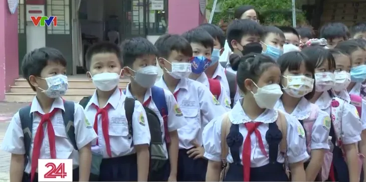 TP Hồ Chí Minh tổ chức lớp học động vì thiếu trường lớp - Ảnh 1. TP Hồ Chí Minh tổ chức lớp học động vì thiếu trường lớp - Ảnh 1.