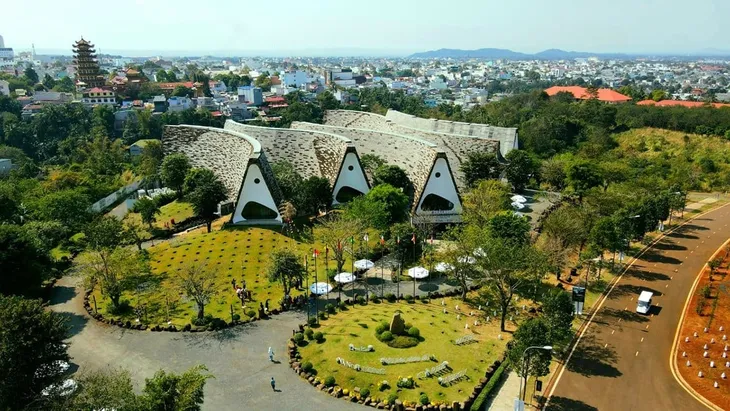 Trải nghiệm 42 tour du lịch thú vị trong Lễ hội Cà phê Buôn Ma Thuột - Ảnh 3. Trải nghiệm 42 tour du lịch thú vị trong Lễ hội Cà phê Buôn Ma Thuột - Ảnh 3.
