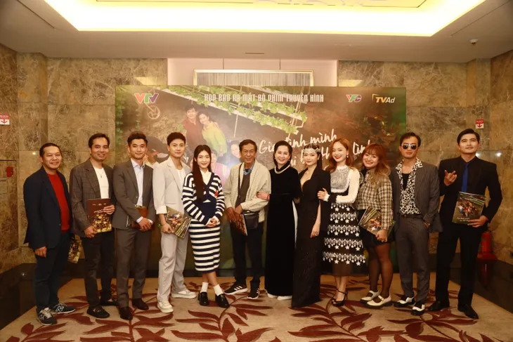 Gia đình mình vui bất thình lình: 3 nữ chính đọ sắc trong họp báo ra mắt - Ảnh 8. Gia đình mình vui bất thình lình: 3 nữ chính đọ sắc trong họp báo ra mắt - Ảnh 8.