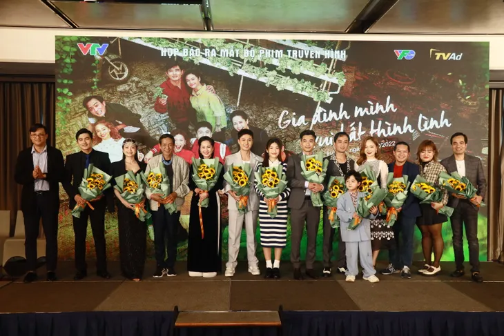 Gia đình mình vui bất thình lình: 3 nữ chính đọ sắc trong họp báo ra mắt - Ảnh 10. Gia đình mình vui bất thình lình: 3 nữ chính đọ sắc trong họp báo ra mắt - Ảnh 10.