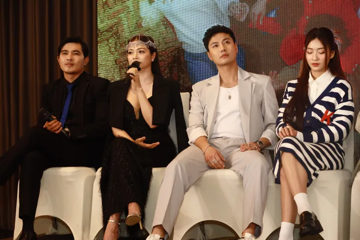 Gia đình mình vui bất thình lình: 3 nữ chính đọ sắc trong họp báo ra mắt - Ảnh 14. Gia đình mình vui bất thình lình: 3 nữ chính đọ sắc trong họp báo ra mắt - Ảnh 14.