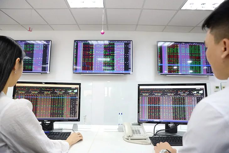 Cổ phiếu ngân hàng dẫn dắt VN-Index - Ảnh 1. Cổ phiếu ngân hàng dẫn dắt VN-Index - Ảnh 1.