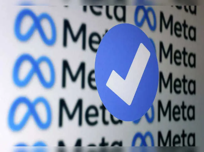 Facebook bán tích xanh gần 300.000/tháng: “Bờ xôi, ruộng mật” hay con dao 2 lưỡi? - Ảnh 1. Facebook bán tích xanh gần 300.000/tháng: “Bờ xôi, ruộng mật” hay con dao 2 lưỡi? - Ảnh 1.