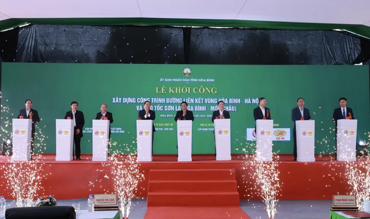 Thủ tướng Chính phủ phát lệnh xây dựng đường liên kết vùng ở tỉnh Hòa Bình - Ảnh 4. Thủ tướng Chính phủ phát lệnh xây dựng đường liên kết vùng ở tỉnh Hòa Bình - Ảnh 4.