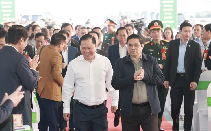 Thủ tướng Chính phủ phát lệnh xây dựng đường liên kết vùng ở tỉnh Hòa Bình - Ảnh 1. Thủ tướng Chính phủ phát lệnh xây dựng đường liên kết vùng ở tỉnh Hòa Bình - Ảnh 1.