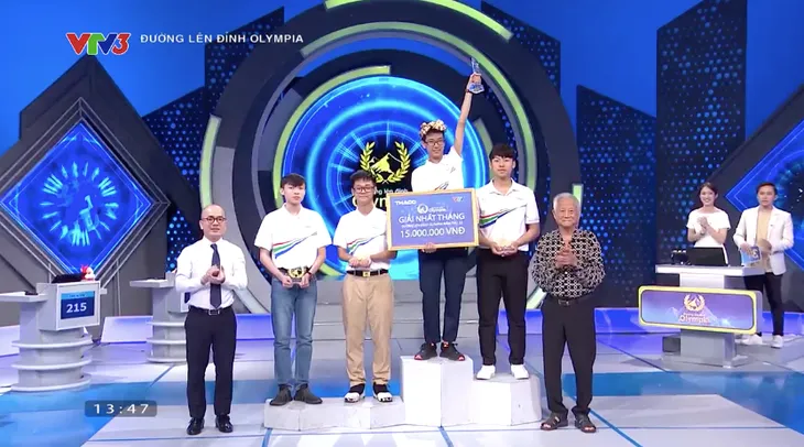 Đường lên đỉnh Olympia: Nam sinh Bình Định băng băng về đích, chắc suất vào cuộc thi Quý II - Ảnh 6. Đường lên đỉnh Olympia: Nam sinh Bình Định băng băng về đích, chắc suất vào cuộc thi Quý II - Ảnh 6.